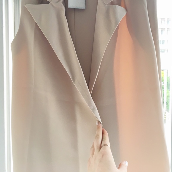 Beautiful suit - Picture 3 of 5